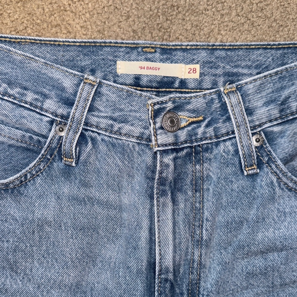 Levi's Light Blue ‘94 baggy Straight Leg Jeans, size 28, 30 inch inseam - Picture 3 of 5